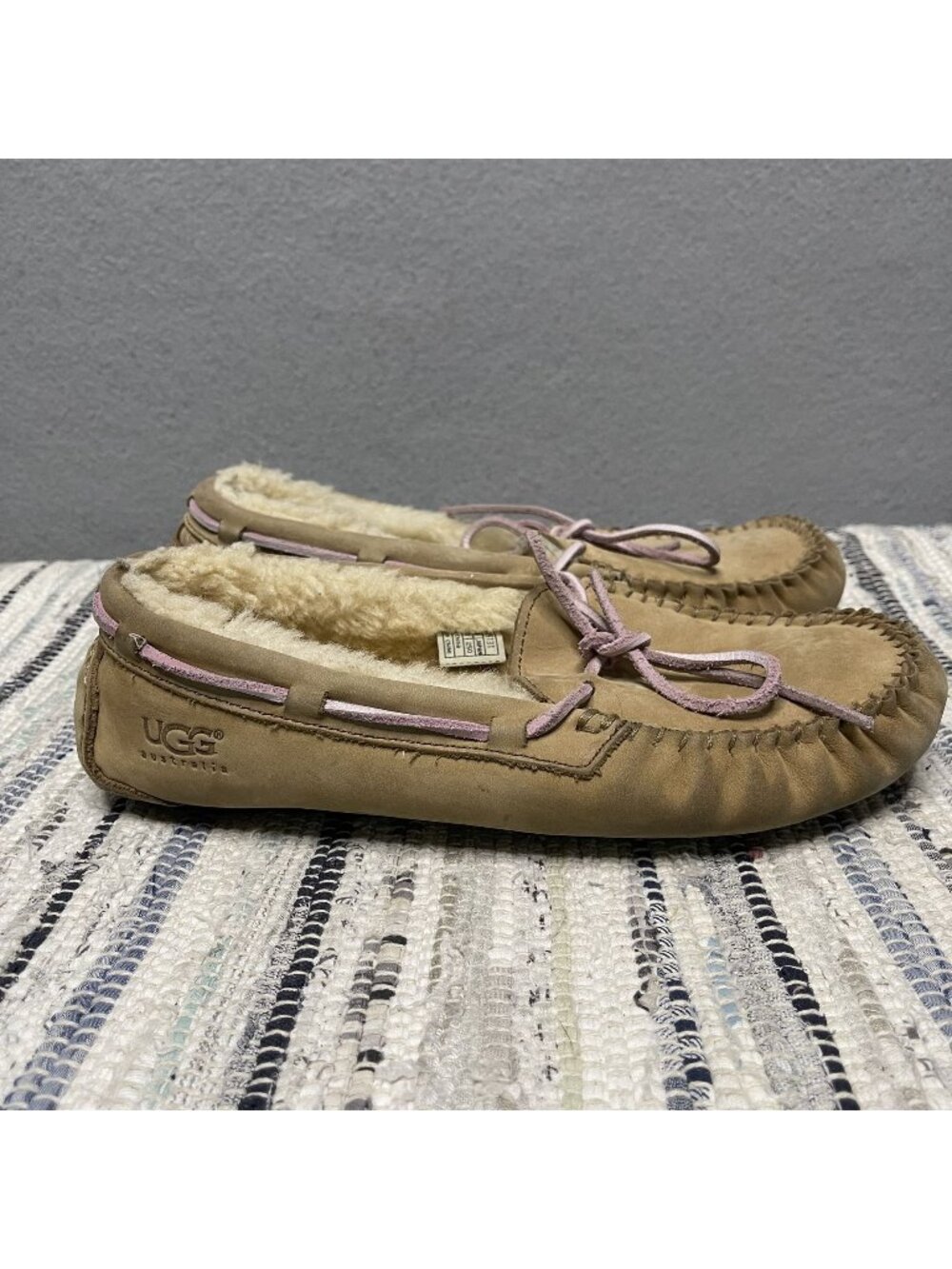 UGG Womens Dakota Light Brown Suede Slippers With Pink Laces Size 8
